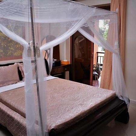 The Palms Beach Hotel And Restaurant Limited Entebbe Buitenkant foto