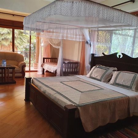 The Palms Beach Hotel And Restaurant Limited Entebbe Buitenkant foto