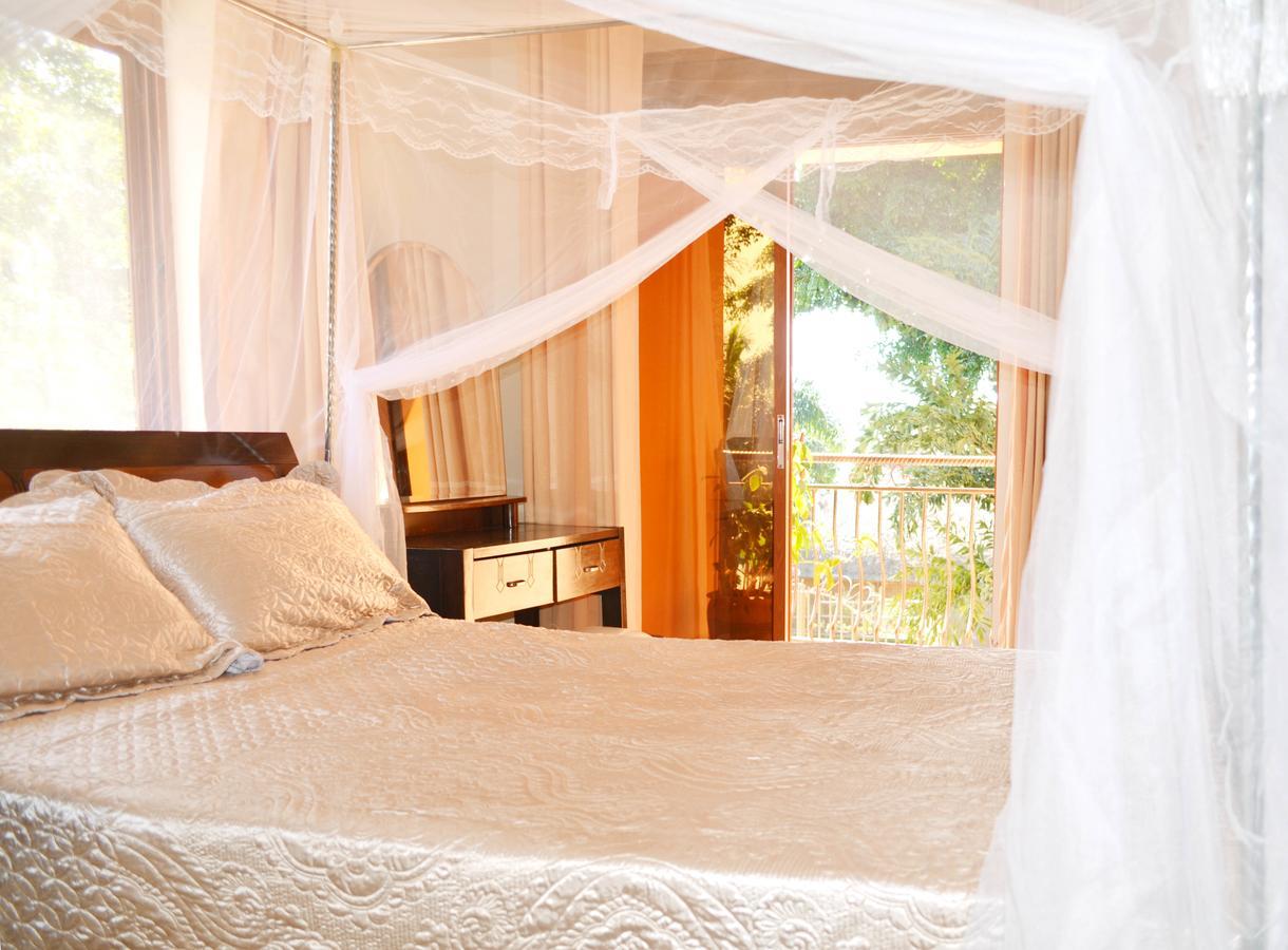The Palms Beach Hotel And Restaurant Limited Entebbe Buitenkant foto