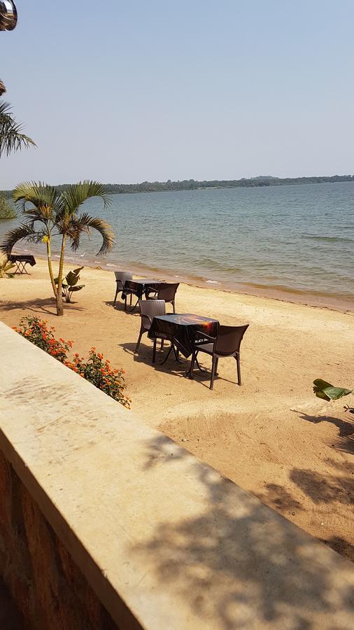 The Palms Beach Hotel And Restaurant Limited Entebbe Buitenkant foto