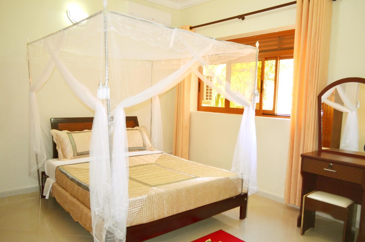 The Palms Beach Hotel And Restaurant Limited Entebbe Buitenkant foto