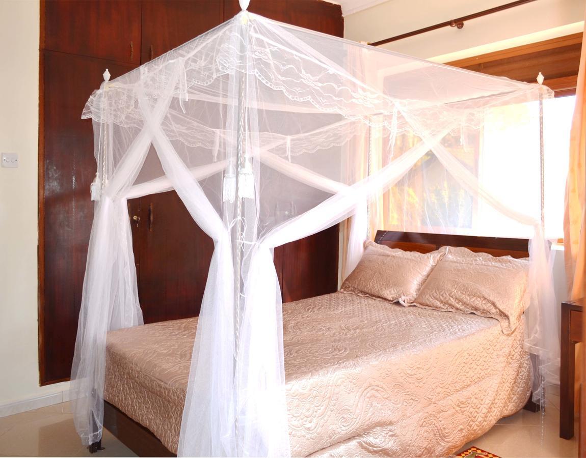 The Palms Beach Hotel And Restaurant Limited Entebbe Buitenkant foto