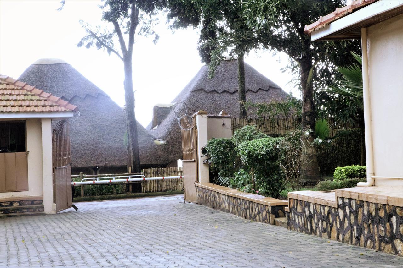 The Palms Beach Hotel And Restaurant Limited Entebbe Buitenkant foto