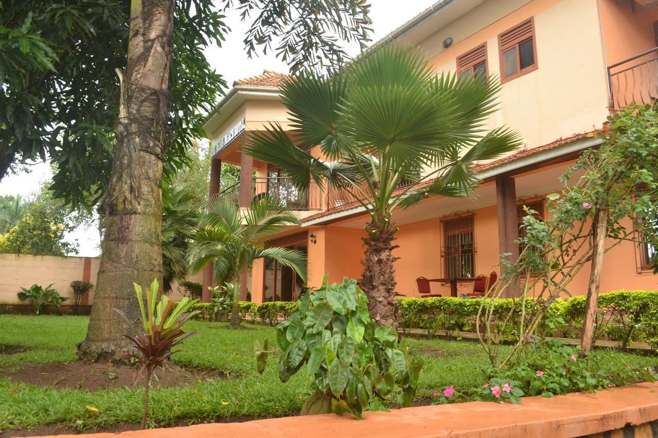 The Palms Beach Hotel And Restaurant Limited Entebbe Buitenkant foto