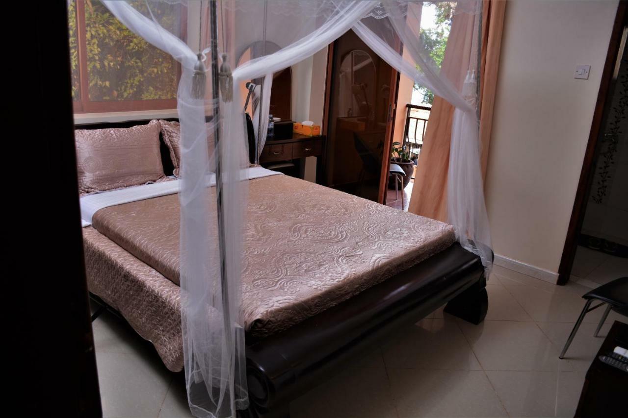 The Palms Beach Hotel And Restaurant Limited Entebbe Buitenkant foto